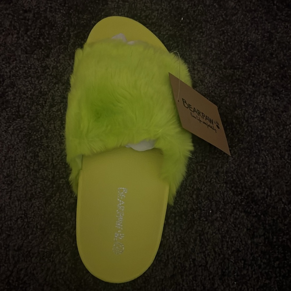 Priced to sell fast!!! 
Bearpaw Women's Lucinda slip on shoes - Size 10 - Picture 3 of 5